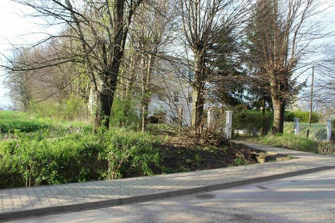 Atrakcyjna dz. budowlana przy asfalcie z dostępem do mediów