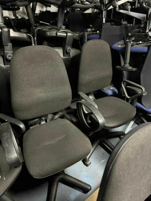 Fotel biurowy czarny fotele biurowe Nowy Styl Bravo