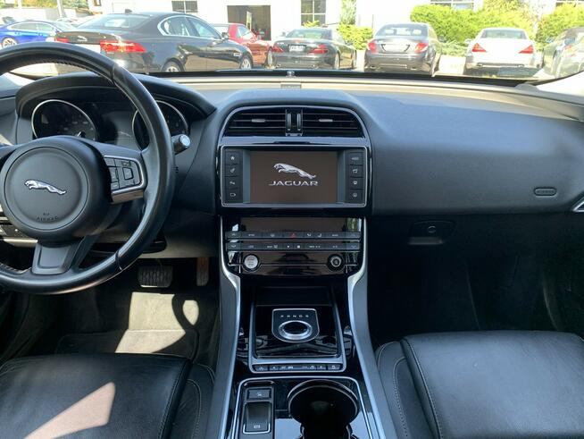 Jaguar XE 2.0 250 KM