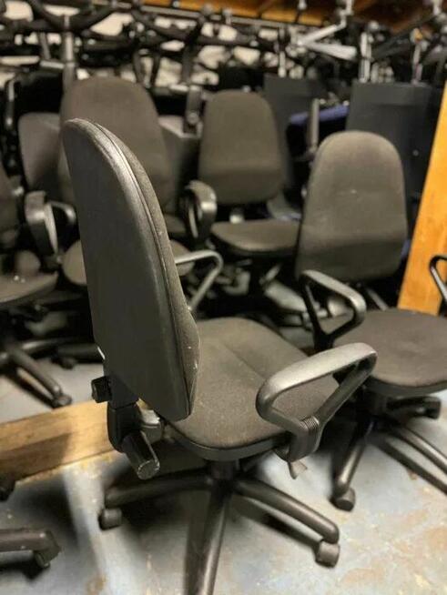 Fotel biurowy czarny fotele biurowe Nowy Styl Bravo