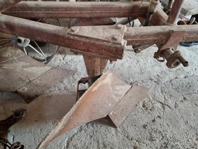 Pług dwuskibowy do ciągnika