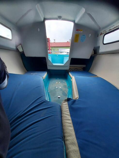 Łódka kabinowa pod silnik zaburtowy