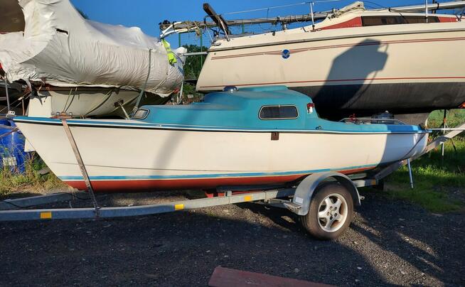 Łódka kabinowa pod silnik zaburtowy