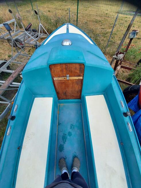 Łódka kabinowa pod silnik zaburtowy