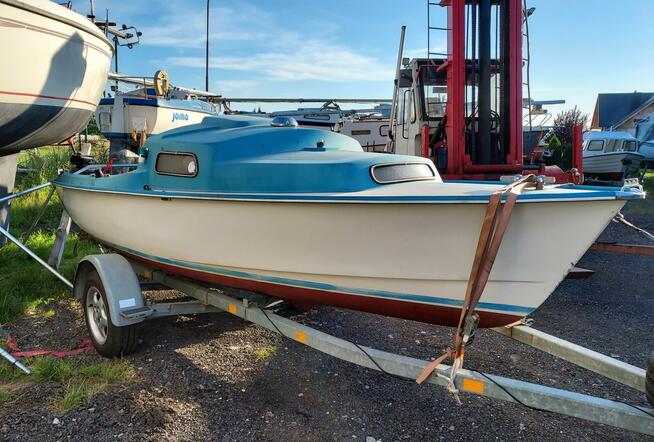 Łódka kabinowa pod silnik zaburtowy