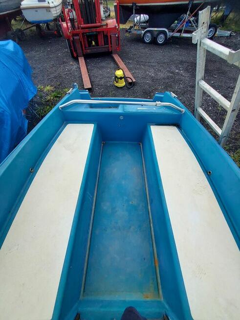 Łódka kabinowa pod silnik zaburtowy