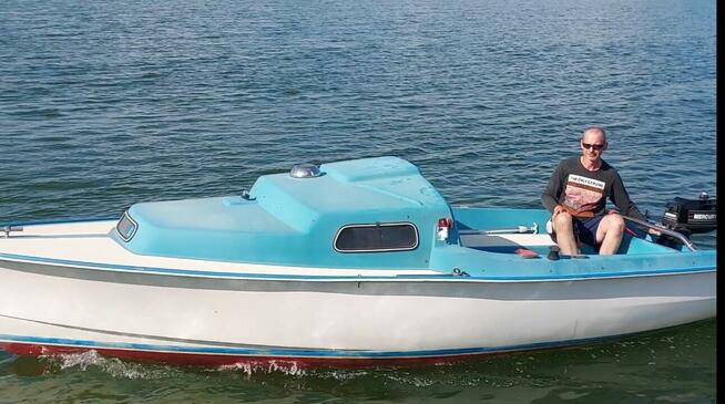 Łódka kabinowa pod silnik zaburtowy