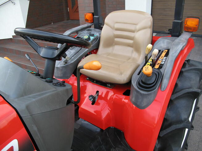 Mini Traktorek Yanmar EF120 4X4 20KM Wspomaganie Rewers Mały