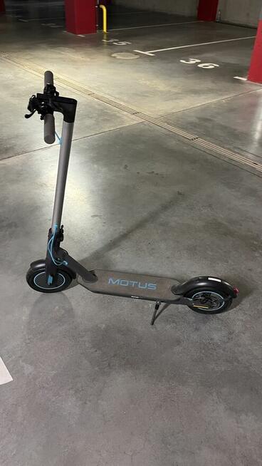 Hulajnoga elektryczna Motus Scooty 10 Lite 2022
