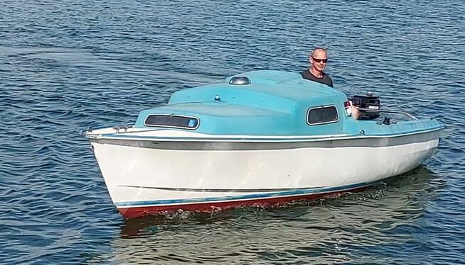 Łódka kabinowa pod silnik zaburtowy