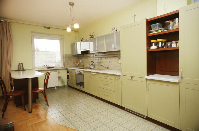 Przestronne Mieszkanie w Spokojnej Okolicy