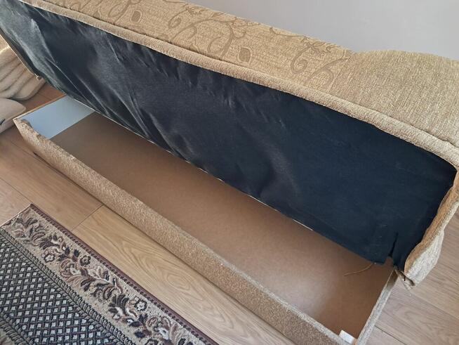 Wersalka z beżowo-złotym obiciem, do sprzedania