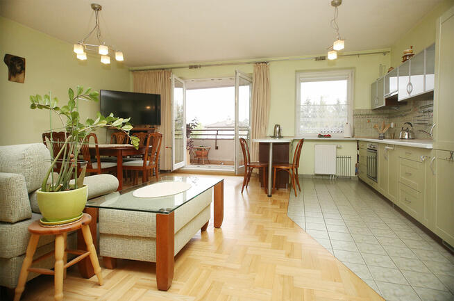 Przestronne Mieszkanie w Spokojnej Okolicy