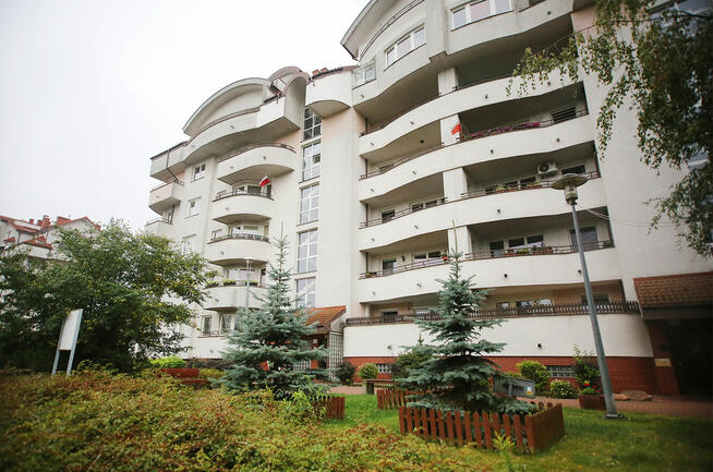 Przestronne Mieszkanie w Spokojnej Okolicy