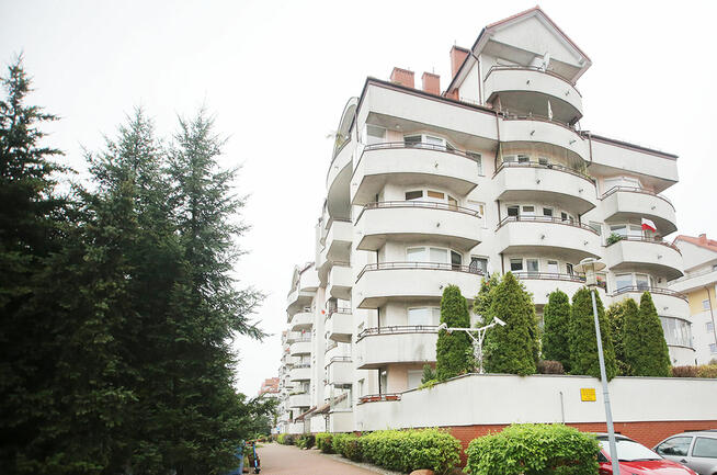 Przestronne Mieszkanie w Spokojnej Okolicy