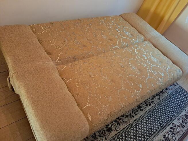 Wersalka z beżowo-złotym obiciem, do sprzedania