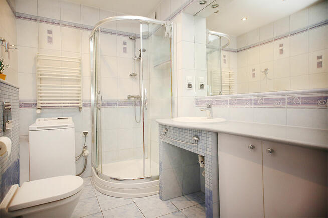 Przestronne Mieszkanie w Spokojnej Okolicy