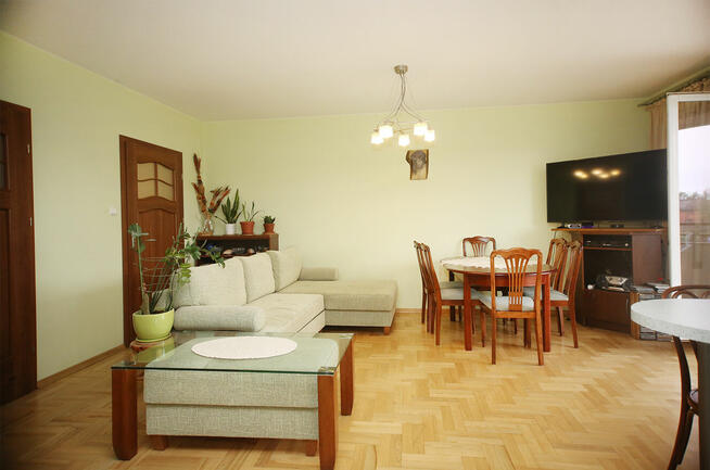 Przestronne Mieszkanie w Spokojnej Okolicy