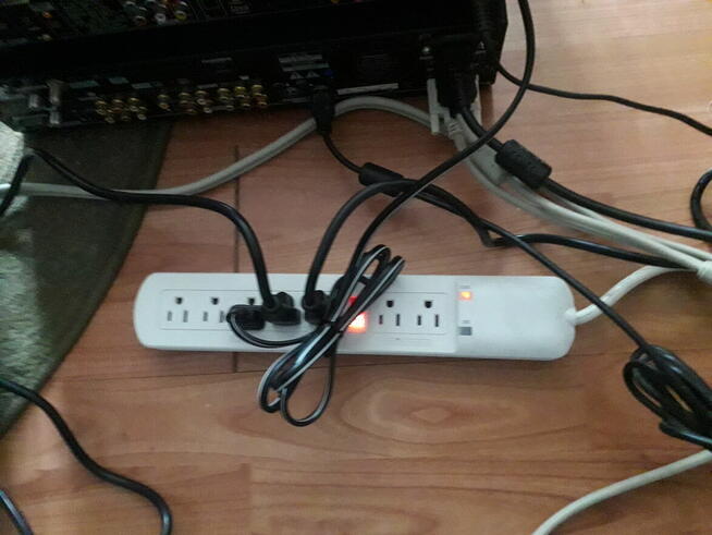 TV pionieer Elite 43+Multimedia.