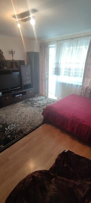 Duży pokój z balkonem i łożem w Ząbkach