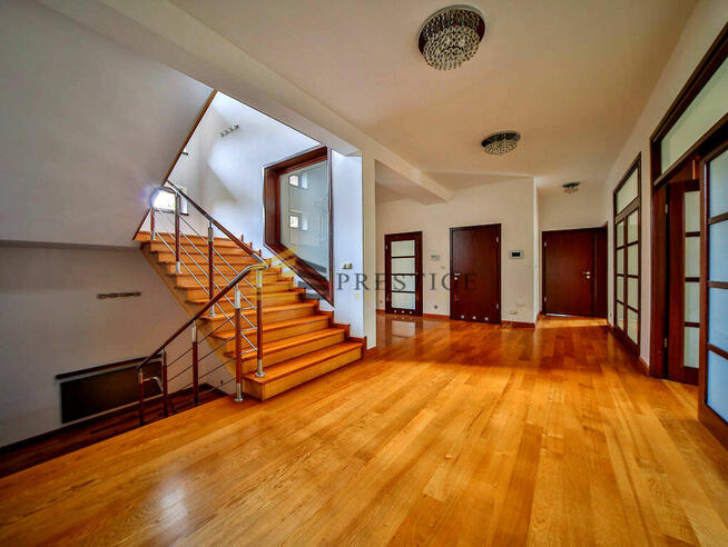 Prestige free standing house Old Wilanow