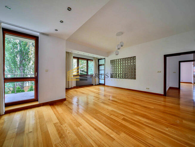 Prestige free standing house Old Wilanow