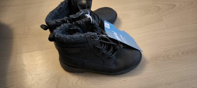 Sprzedam nowe buty Dzięciece chłopięce zimowe rozmiar 31.