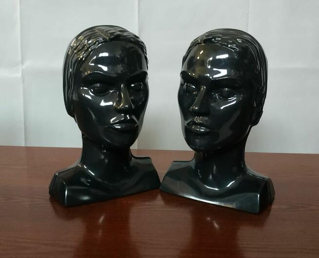 Ekspozytor głowa czarna, stojąca, bardzo lekka-wydmuszka