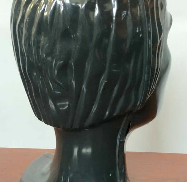 Ekspozytor głowa czarna, stojąca, bardzo lekka-wydmuszka