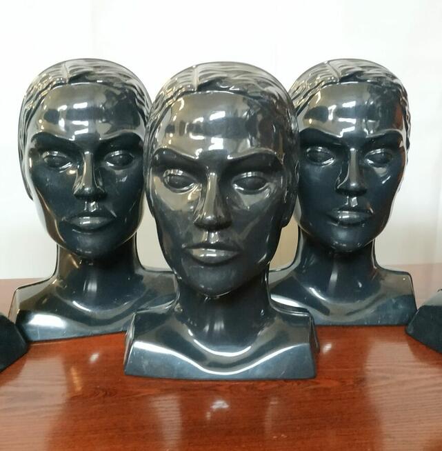 Ekspozytor głowa czarna, stojąca, bardzo lekka-wydmuszka