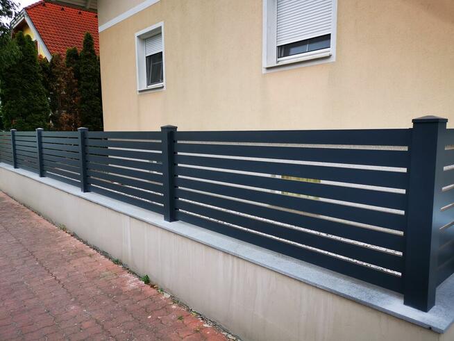 Nowoczesne ogrodzenia z aluminium ALUBRAM