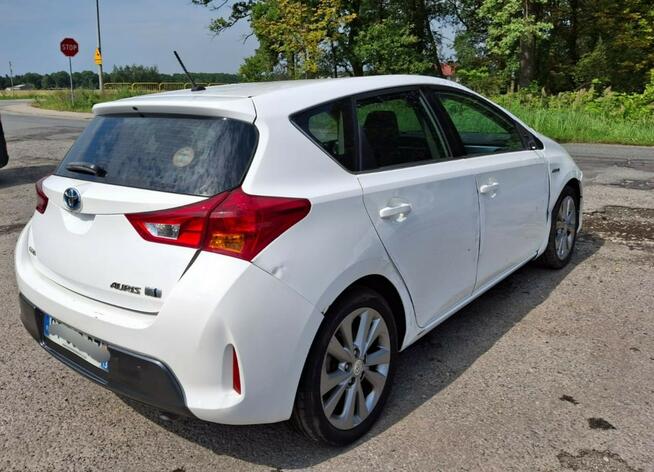 Auris Hybrid