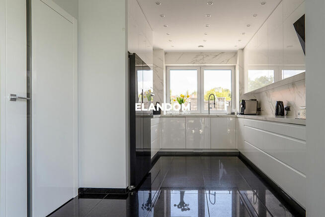 Twój Wymarzony i Nowoczesny Dom w Sercu Natury!