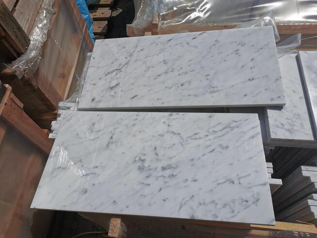 Płytki marmurowe CARRARA BIANCO pasy 1,5 cm poler