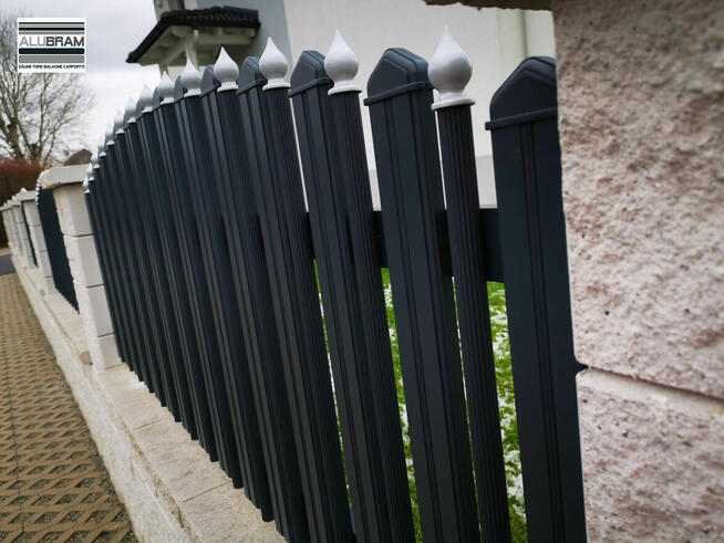 Nowoczesne ogrodzenia z aluminium ALUBRAM