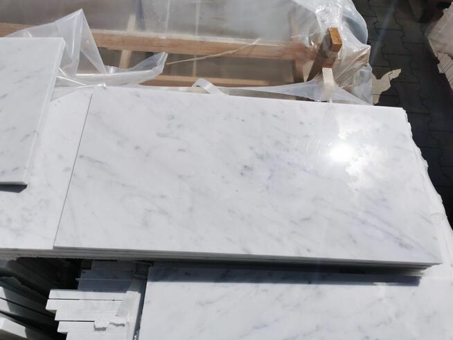 Płytki marmurowe CARRARA BIANCO pasy 1,5 cm poler