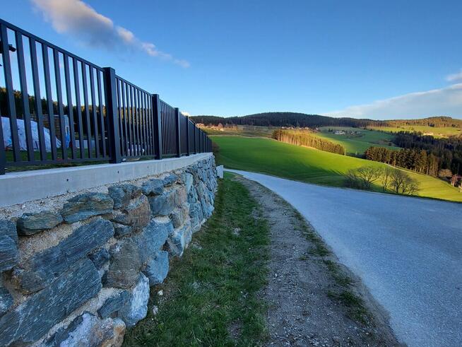 Nowoczesne ogrodzenia z aluminium ALUBRAM