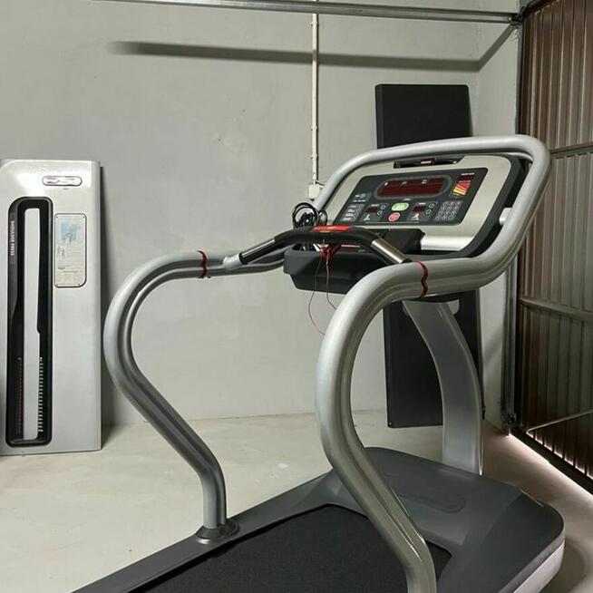 Profesjonalna bieżnia Star Track ETR po pełnej regeneracji