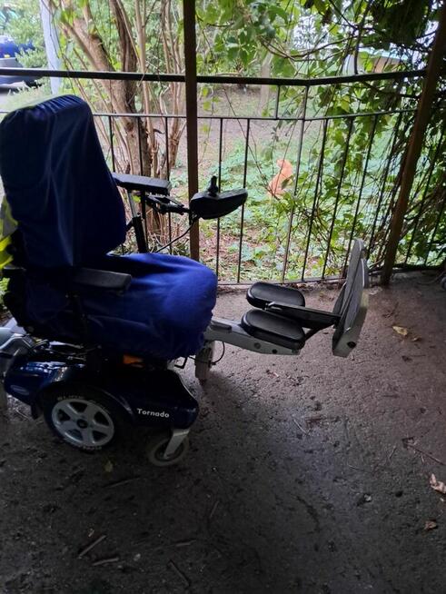 Sprzedam używany elektryczny wózek inwalidzki TORNADO.