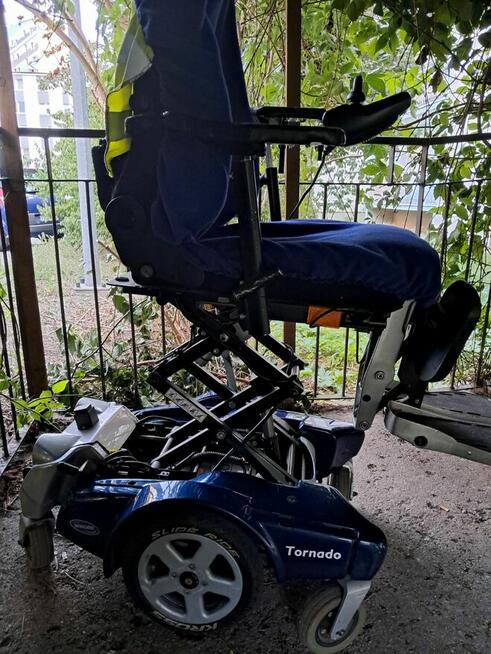 Sprzedam używany elektryczny wózek inwalidzki TORNADO.