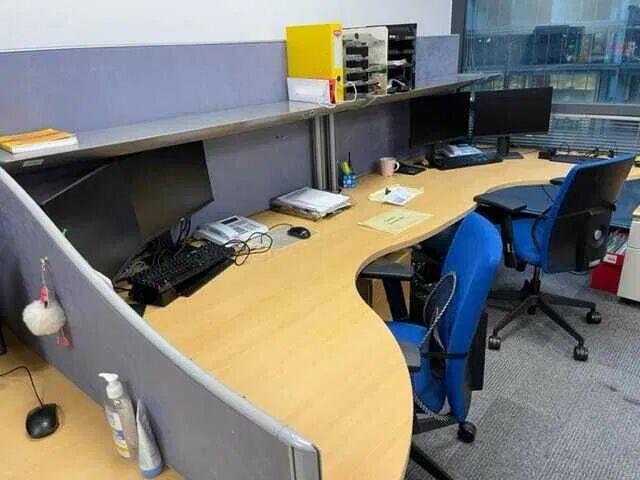 Biurko narożne 160x140 cm firma STEELCASE