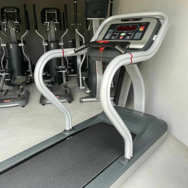 Profesjonalna bieżnia Star Track ETR po pełnej regeneracji