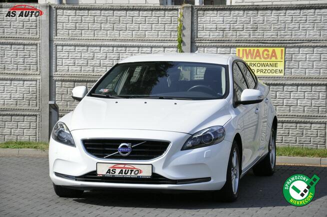 Volvo V40 2,0D2 120KM Momentum/Xenon/Ledy/Serwis/Navi/Harman/Alu/BialaPerla