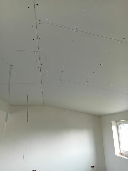 Przyjmuje zlecenie na adaptacji poddaszu, Gładzi, Malowanie .