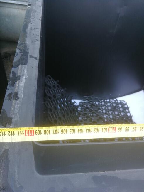 Pojemniki, kontenery, kosze metalowe.