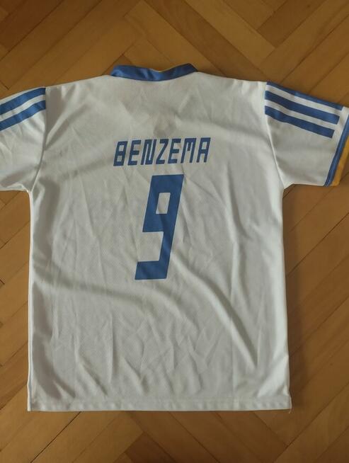 Sprzedam koszulkę sportową z napisem Benzema nr 9