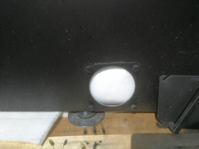 Pojemniki, kontenery, kosze metalowe.