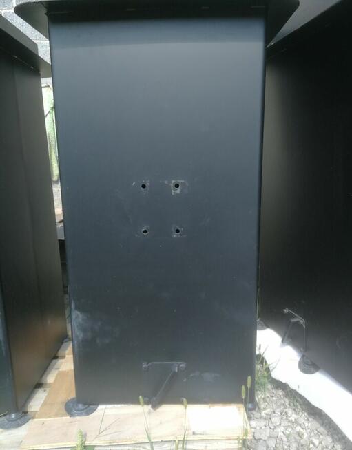 Pojemniki, kontenery, kosze metalowe.