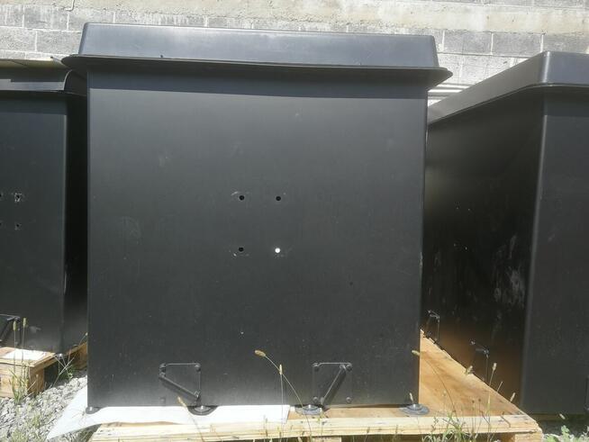 Pojemniki, kontenery, kosze metalowe.