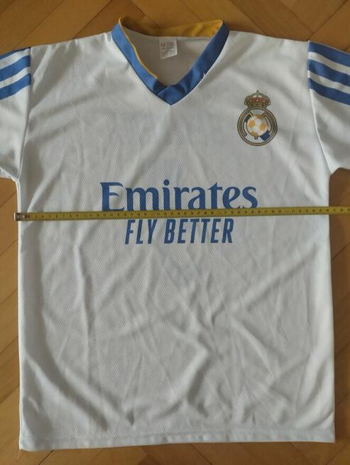 Sprzedam koszulkę sportową z napisem Benzema nr 9